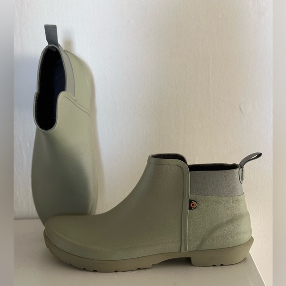 Bogs Shoes - Bogs green short slip on boot. Size 10.  Like new.